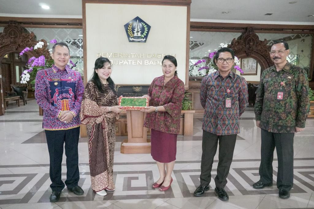 Sekda Badung Terima Kunjungan Bupati Gunung Mas dan Ketua Dekranasda Gunung Mas